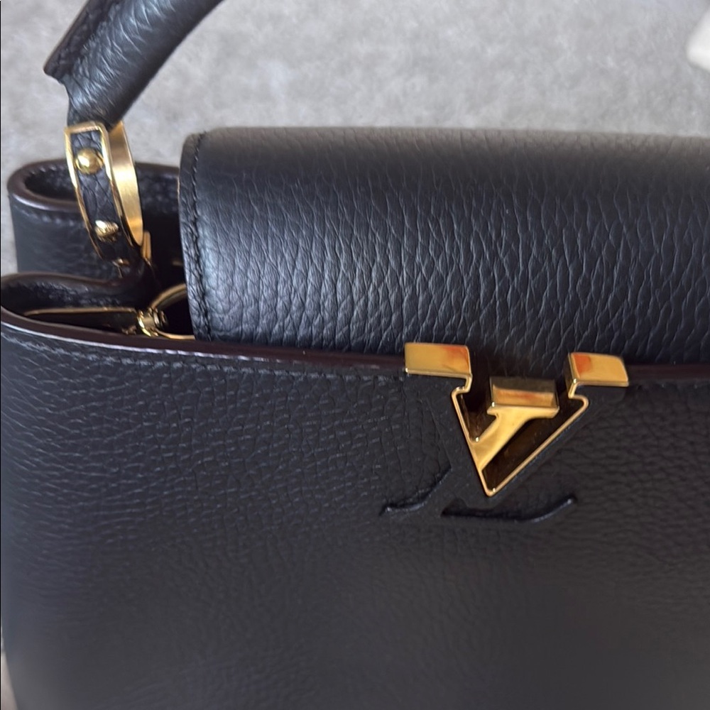 Louis Vuitton Black Crossbody Bag with Textured Leather - Picture 15 of 15